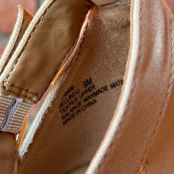 Me Too Bellini in Natural Wedge Sandals Women's Size 9 - Picture 7 of 7